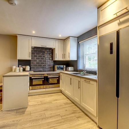 6 Dbl Bed, Central Huddersfield House Inc Parking Exteriör bild