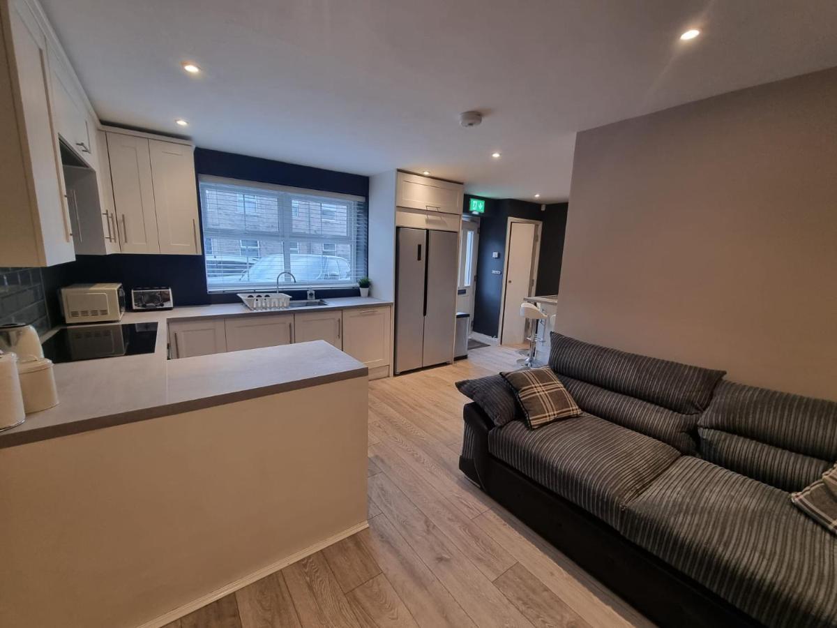 6 Dbl Bed, Central Huddersfield House Inc Parking Exteriör bild