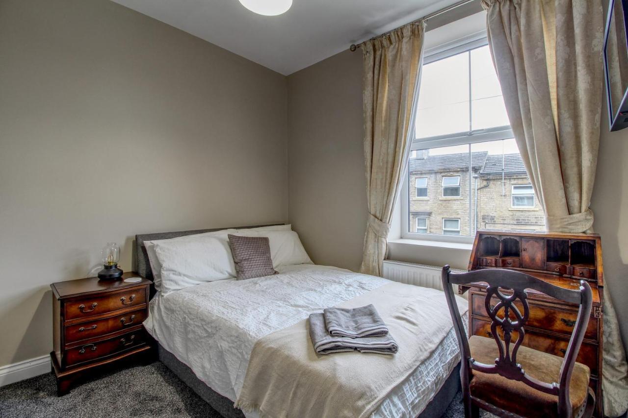 6 Dbl Bed, Central Huddersfield House Inc Parking Exteriör bild