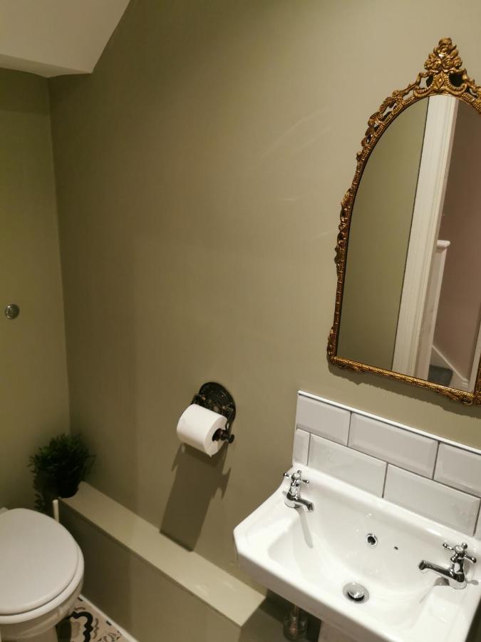 6 Dbl Bed, Central Huddersfield House Inc Parking Exteriör bild