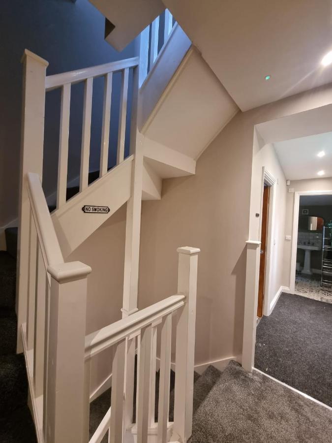 6 Dbl Bed, Central Huddersfield House Inc Parking Exteriör bild