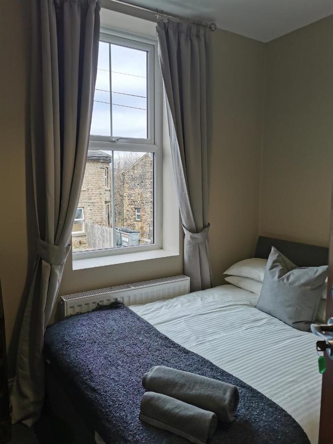 6 Dbl Bed, Central Huddersfield House Inc Parking Exteriör bild