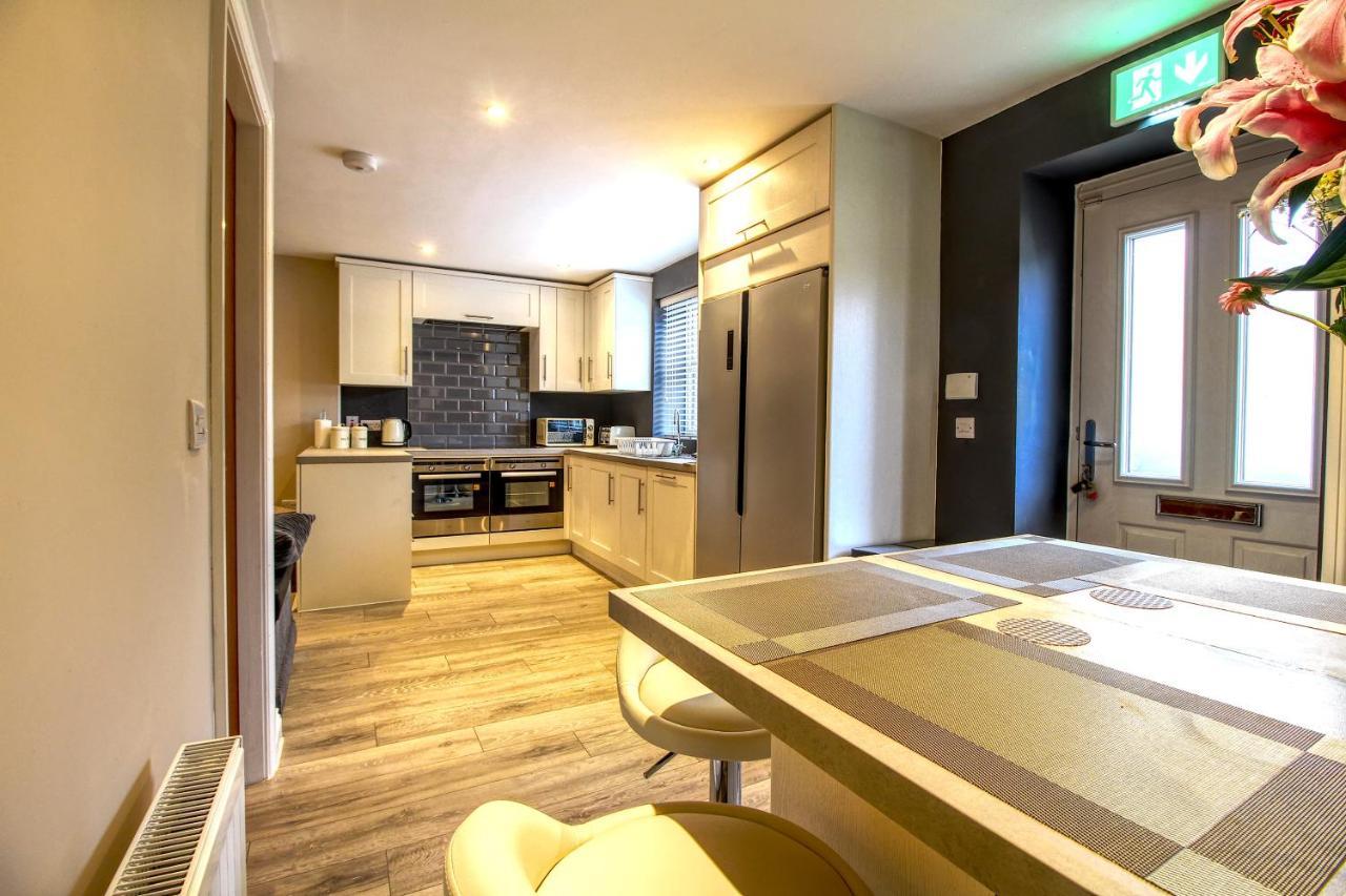 6 Dbl Bed, Central Huddersfield House Inc Parking Exteriör bild