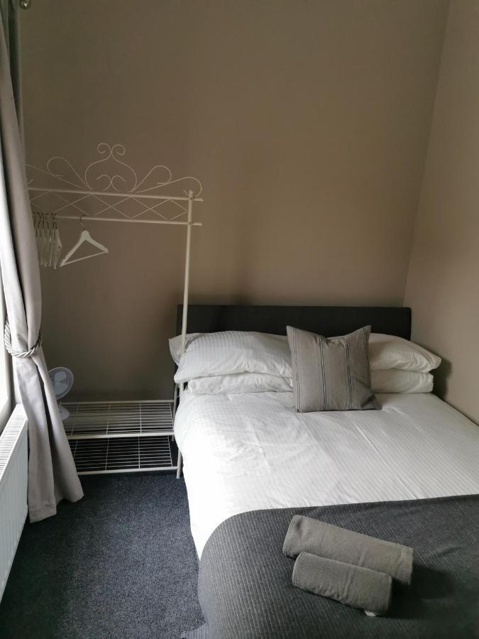 6 Dbl Bed, Central Huddersfield House Inc Parking Exteriör bild
